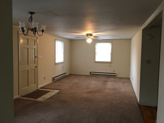 Building Photo - 3 Bedroom Duplex