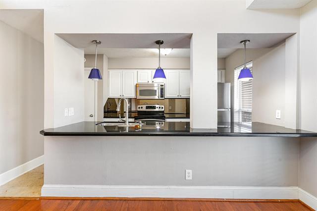 Building Photo - 5934 Sandhurst Ln