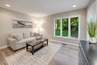 Building Photo - 454 Normandy Rd