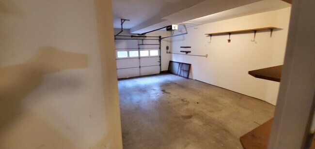 Building Photo - 3762 Mount Vernon Plz