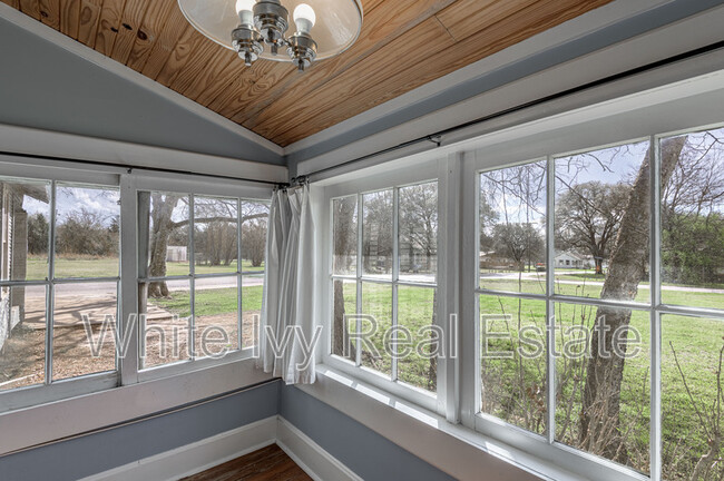 Building Photo - 254 S Railroad St