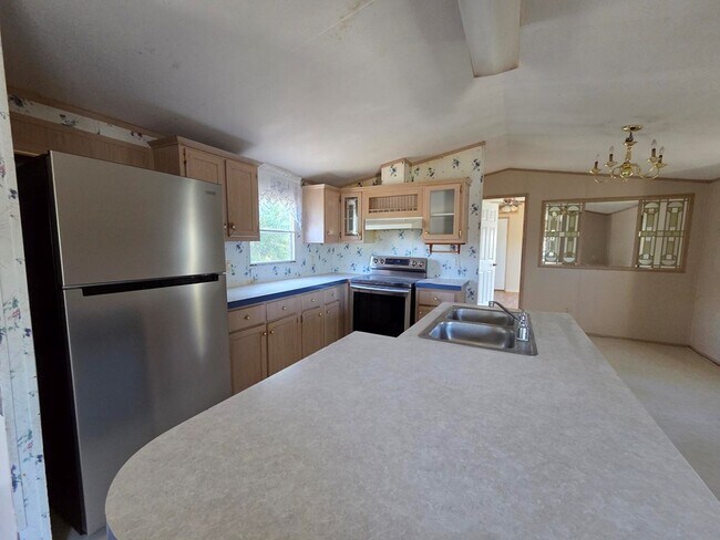 Building Photo - 106 Clark St