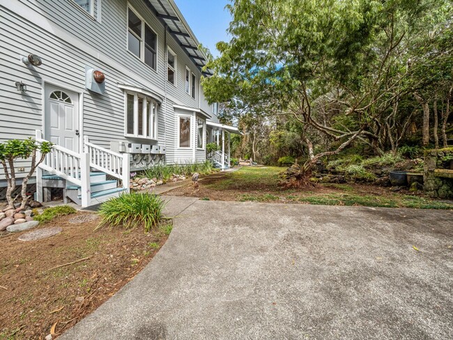 Building Photo - Plantation Style Estate Home