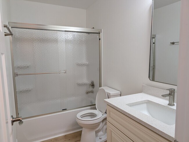 Building Photo - 533 Clara Ave