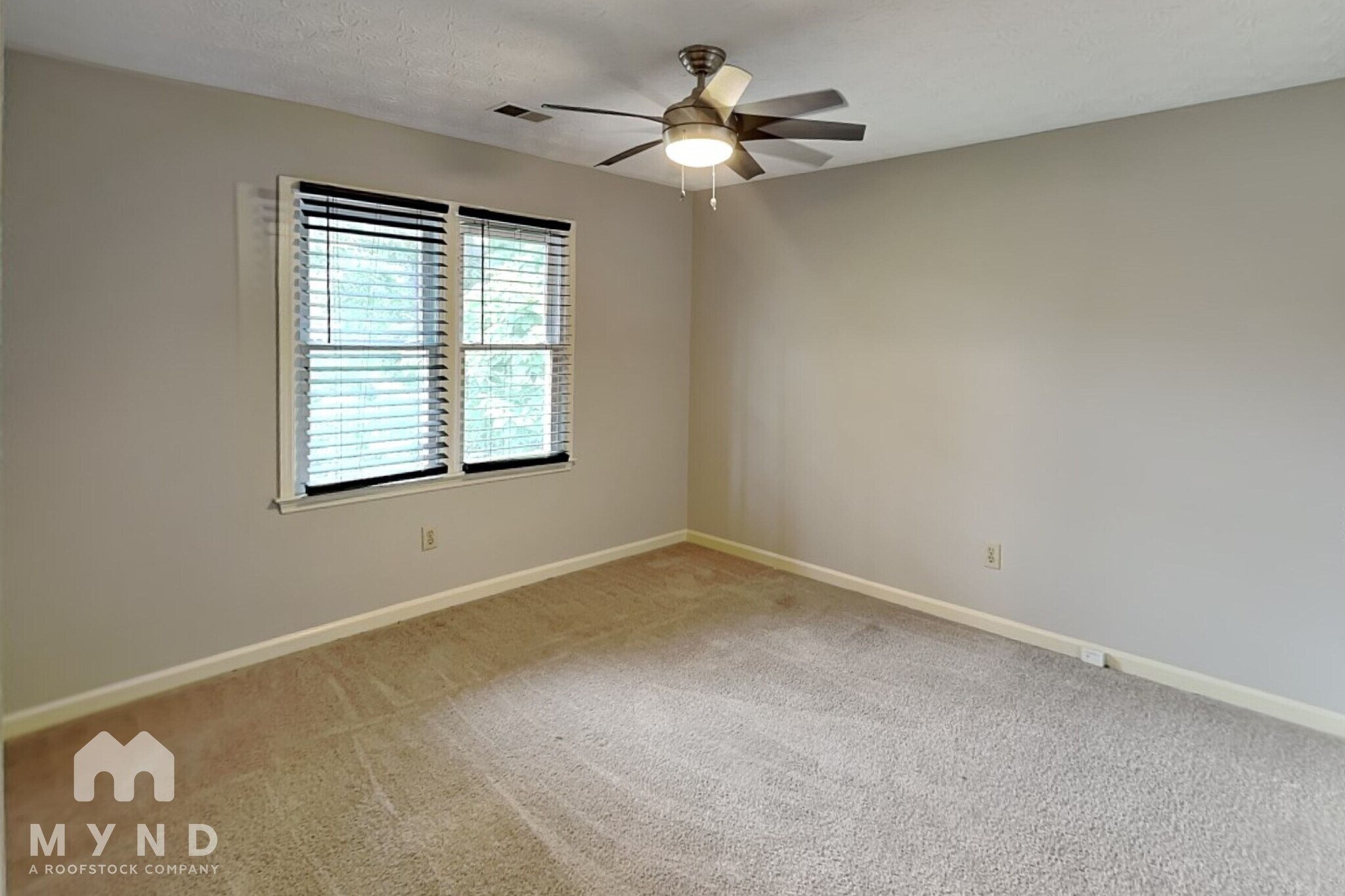 Building Photo - 4915 Willow Ln
