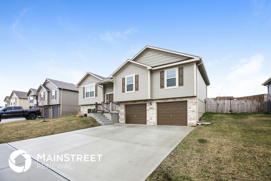 Building Photo - 1305 NW High View Dr