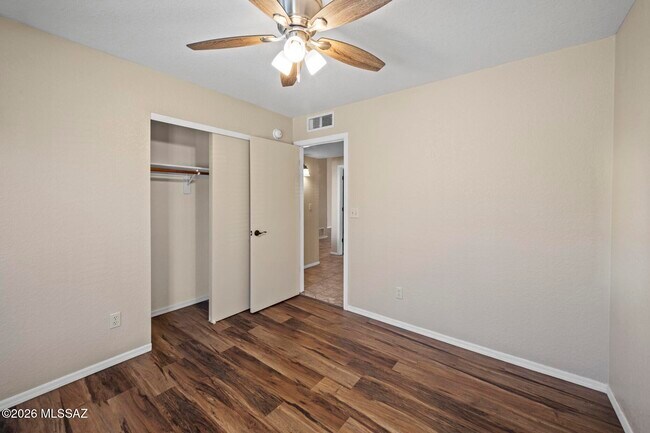 Building Photo - 3067 W Country Hill Dr