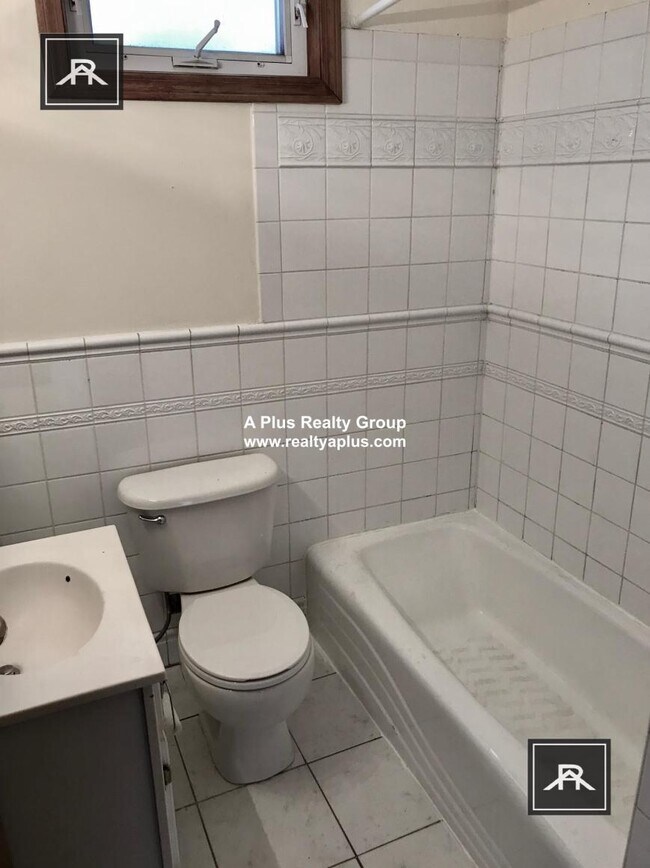 Building Photo - 4 bedroom in Boston MA 02130