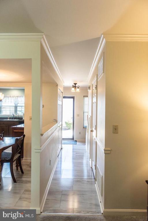 Building Photo - 609 Cambridge Ct