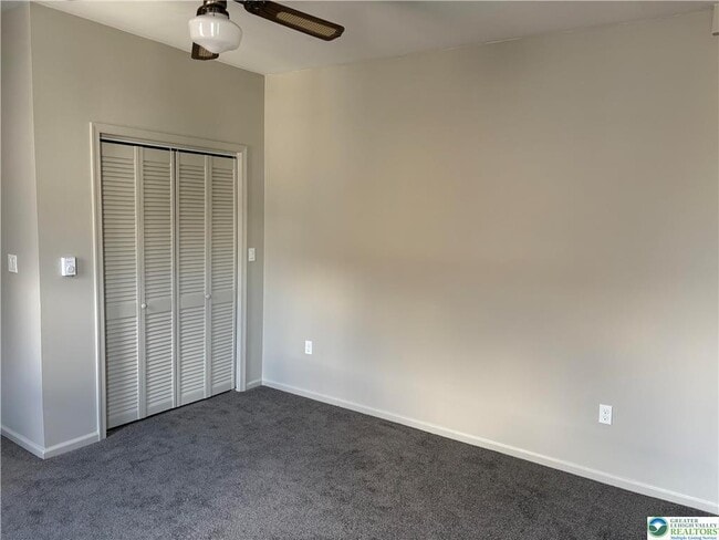 Building Photo - 3951 Mountain View Dr