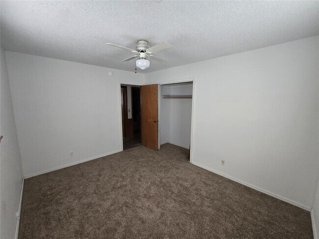 Building Photo - 909 S Park St