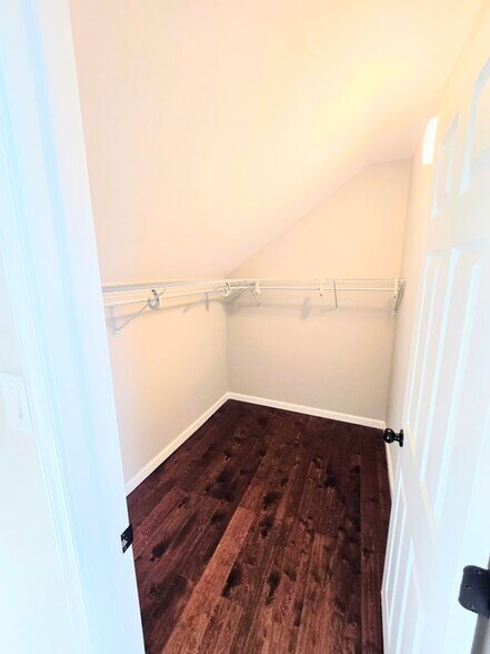 Building Photo - 11 Ingham Way