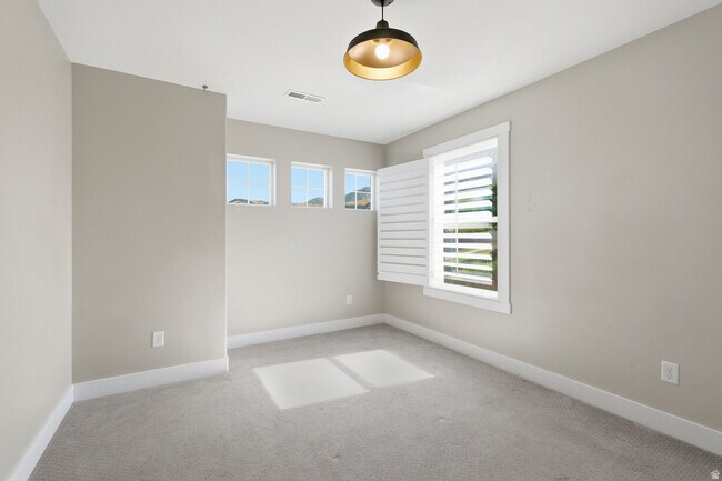 Building Photo - 1888 Palomino Cir