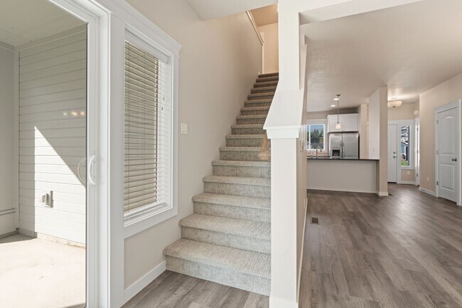 Building Photo - GORGEOUS 3bd/2.5ba Payette Duplex w/Modern construction, pristine condition, and ready for you!