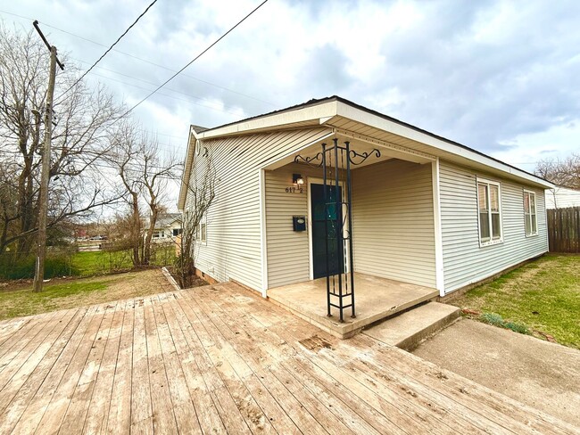 Building Photo - Updated 3BD 1.5BA Home with Bonus Office Space in Central Park!!