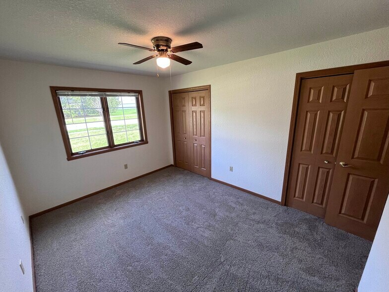 Building Photo - 996 Primrose Ln
