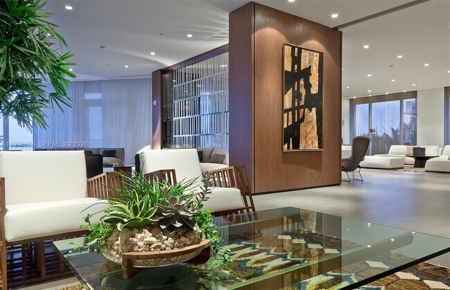 Building Photo - 2020 N Bayshore Dr