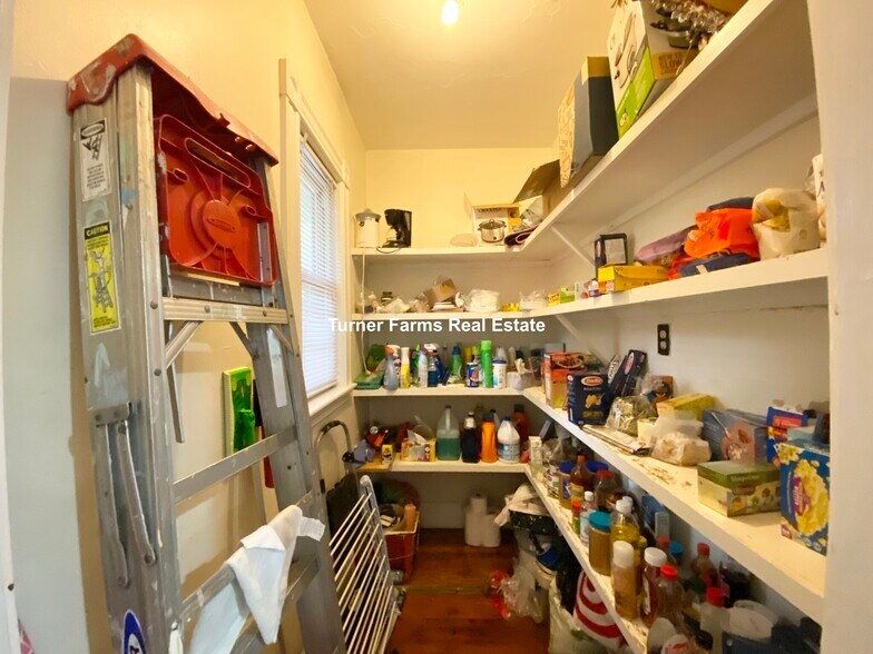 Building Photo - 10 Sachem St