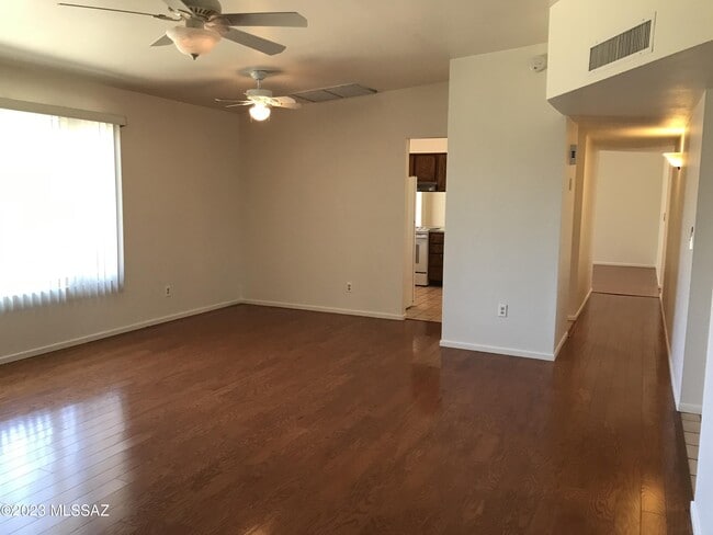 Building Photo - 7800 N Nicole Pl