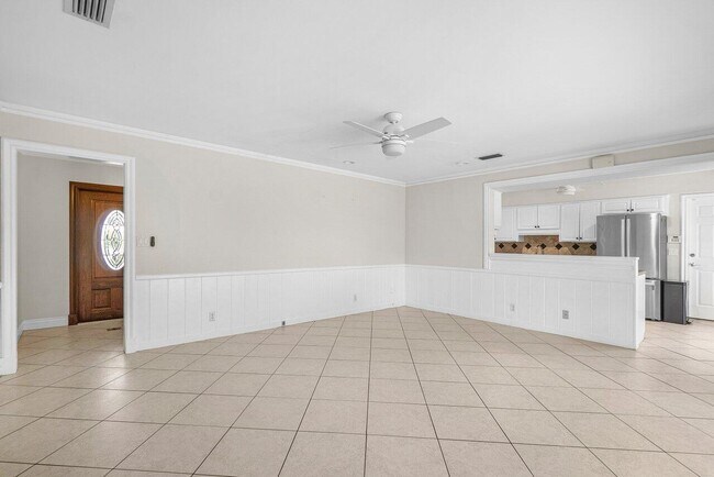 Building Photo - 222 Fairway W