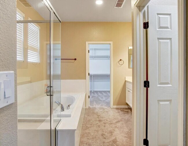 Building Photo - 4929 Concordia Dr