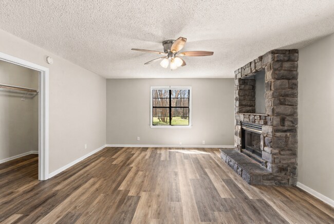 Building Photo - AVAILABLE BEGINNING OF JUNE ; APPLY ON OUR WEBSITE TODAY!!!