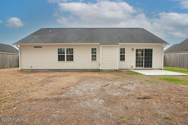 Building Photo - 713 Savannah Dr