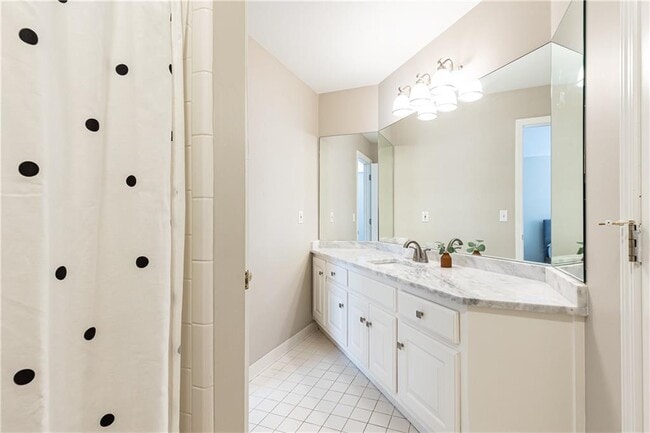 Building Photo - 9360 Nesbit Lakes Dr