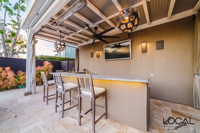 Building Photo - 801 N Rios Ave