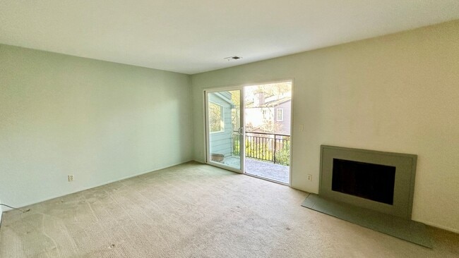 Building Photo - Incredibly Peaceful Apartment in an Urban Oasis in Emeryville!