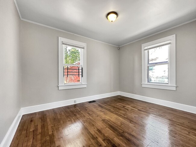 Building Photo - 2 bedroom 1 bath bungalow in the heart of ...