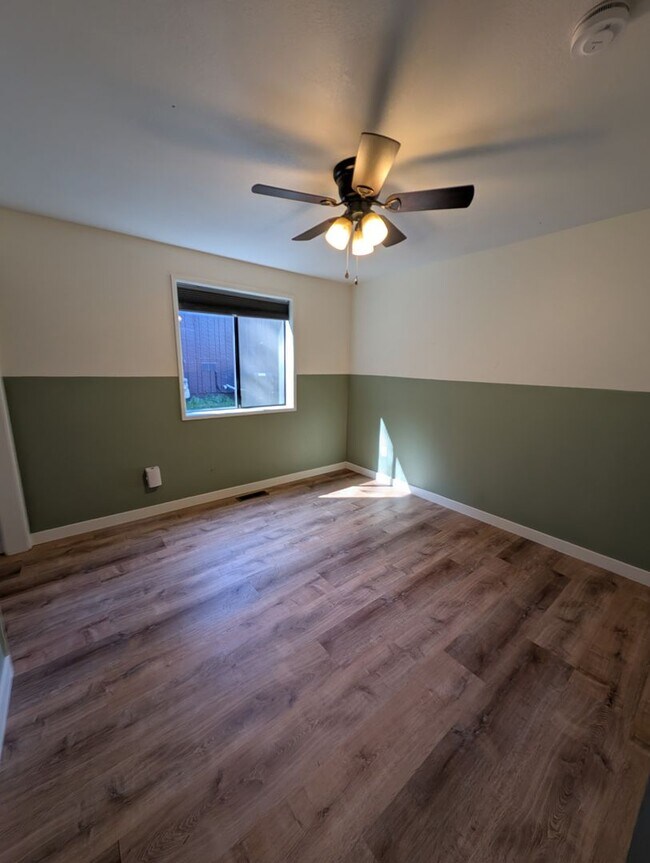 Building Photo - Tracyton Stunner! Available Now! 1/3 Acre FULLY Fenced.