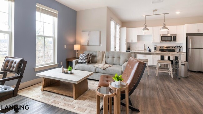 Building Photo - 5885 Lakehurst Dr