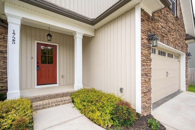 Building Photo - 1725 Oakvale Dr