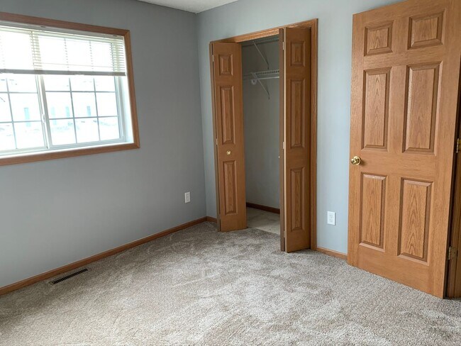 Building Photo - Bright & Spacious 2BR/1.5BA Townhome in Co...