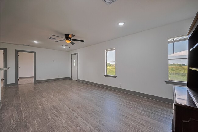 Building Photo - 22334 FM 762 Rd
