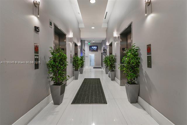 Building Photo - 1200 Brickell Bay Dr