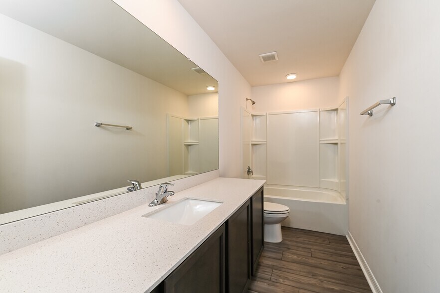Building Photo - 2534 Atwater Dr