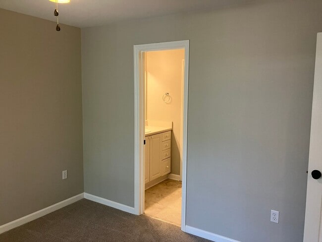 Building Photo - 2 Bedroom / 2.5 Bathroom @ Brighton Bay