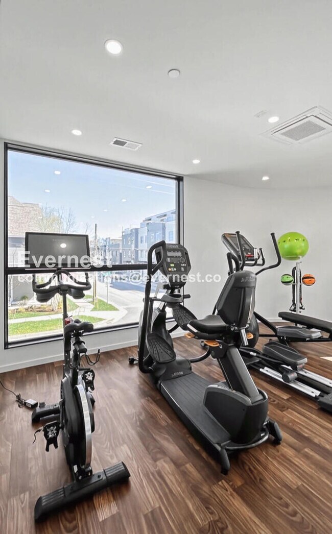 Building Photo - 500 Merritt Ave