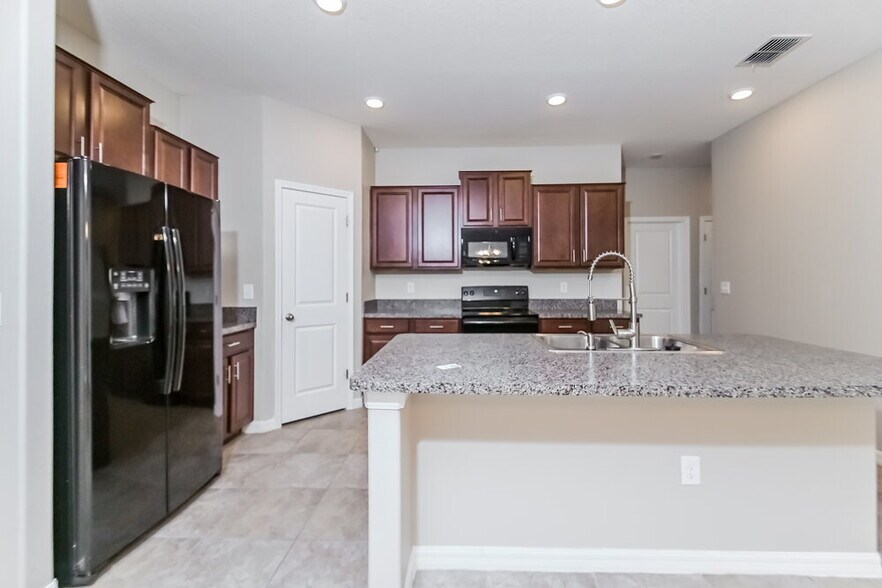 Building Photo - 10009 Rose Petal Pl