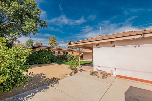 Building Photo - 13104 Magnolia Blvd