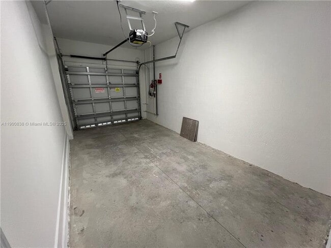 Building Photo - 136 SW 170th Ave