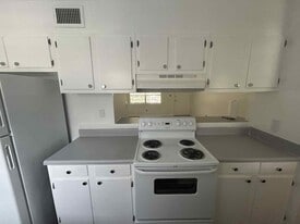 Building Photo - Cedar Trace Apartments