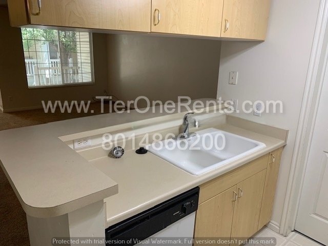 Building Photo - This property offers a no deposit option available for qualified renters!!