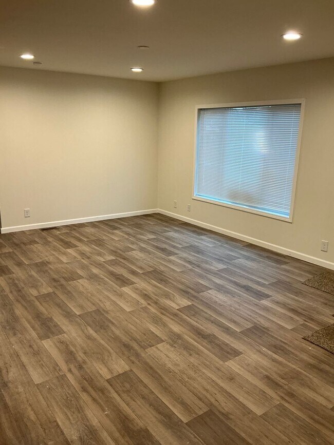 Building Photo - New 3 bdrm 2 bath Manufactured home in Hayden, ID for Rent