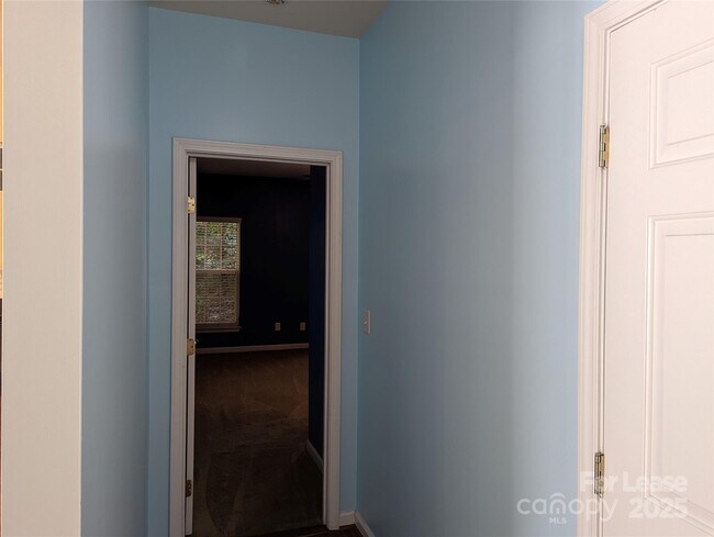 Building Photo - 7920 Mariners Pointe Cir