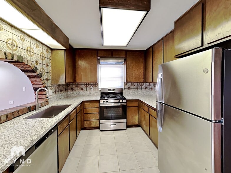 Building Photo - 7052 Acorn Ct