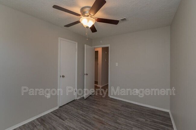 Building Photo - 2571 1/2 Tobacco Rd