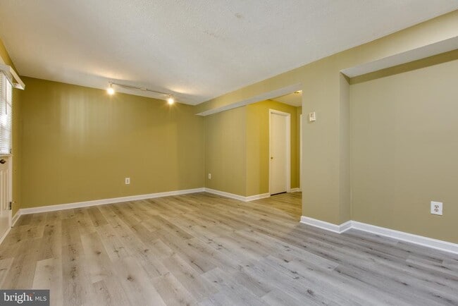 Building Photo - 7805 Edmunds Way